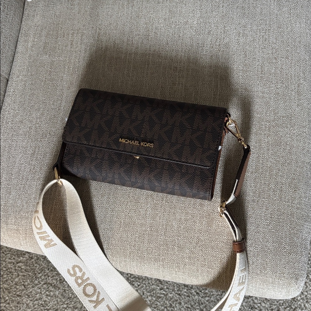 Michael Kors Brown Monogram Crossbody Bag new with tags - Picture 3 of 7